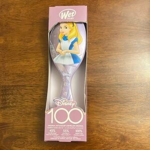 NIB Disney’s Alice in Wonderland Disney 100 Wet Brush Hairbrush Detangler